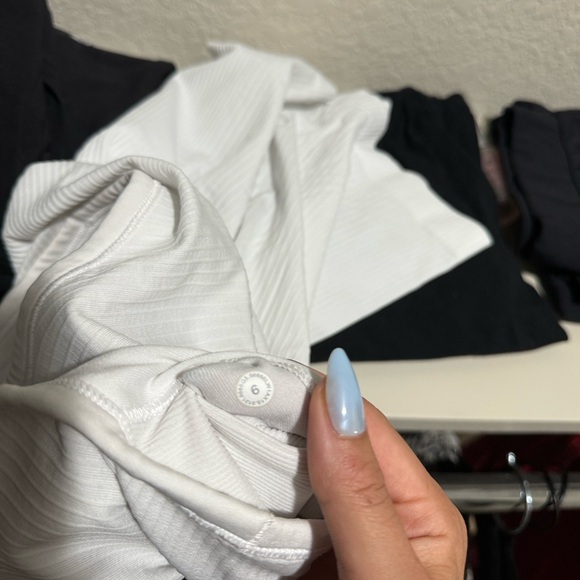 Lululemon- White tank top - Picture 5 of 5